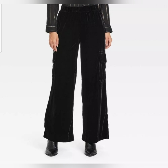 Women's Mid-Rise Wide Leg Velvet Cargo Pants - Universal Thread Black - Picture 1 of 4